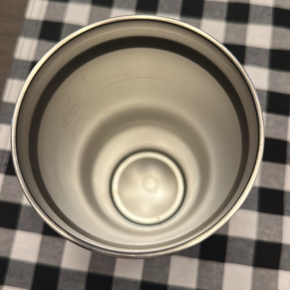 Yeti white 30 oz tumbler - Picture 5 of 5